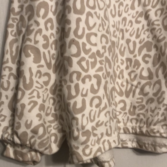 Time and Tru Cheetah sweatshirt with balloon sleeves - Picture 3 of 5